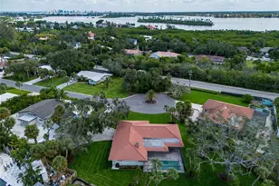 670 Venice Ln, Sarasota, FL 34242 - Photo 3