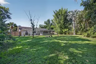 3917 Sawyerwood Rd, Sarasota, FL 34233 - Photo 47