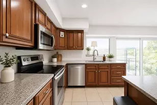 310 Hidden Lake Dr, Brandon, FL 33511 - Photo 7