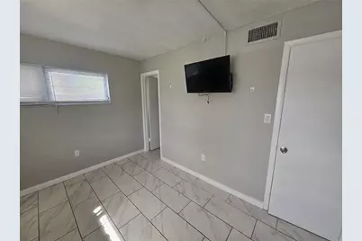 460 Base Avenue E #110, Venice, FL 34285 - Photo 9