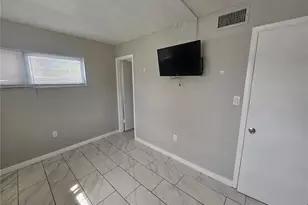 460 Base Ave E, Venice, FL 34285 - Photo 9