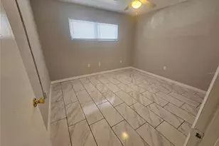 460 Base Ave E, Venice, FL 34285 - Photo 3