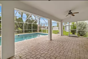 1040 Bay Harbor Dr, Englewood, FL 34224 - Photo 7