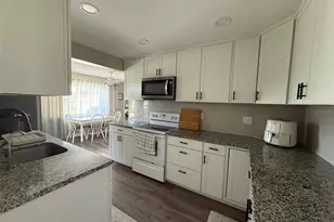 998 Bass Ct, Venice, FL 34293 - Photo 9