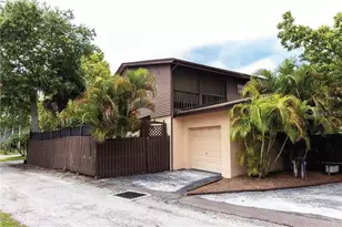 421 Palm Ave N, Saint Petersburg, FL 33703 - Photo 3