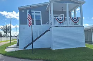 64 Fifth St, Bradenton, FL 34210 - Photo 1