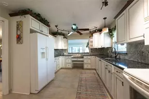 11409 SW Courtney Dr, Lake Suzy, FL 34269 - Photo 7