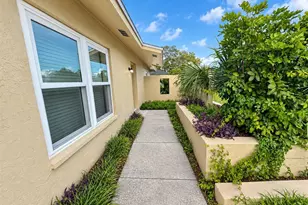 902 W Shannon Ct, Venice, FL 34293 - Photo 3