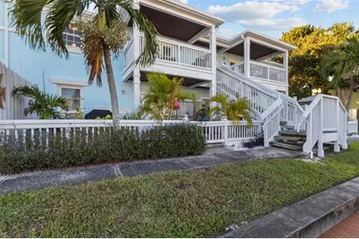 5202 Beach Drive SE #D, Saint Petersburg, FL 33705 - Photo 1