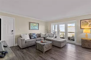 5202 Beach Dr SE, Saint Petersburg, FL 33705 - Photo 9