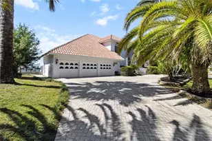1128 N Circle Dr, Crystal River, FL 34429 - Photo 5