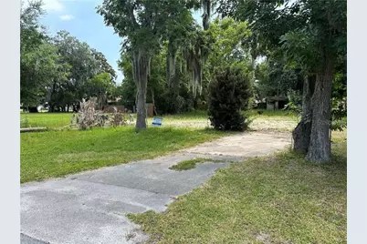 563 NW 8th Avenue, Crystal River, FL 34428 - Photo 1