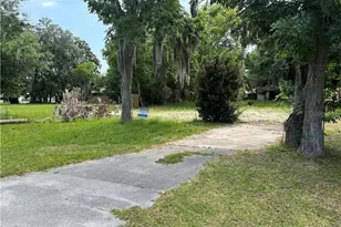 563 NW 8th Ave, Crystal River, FL 34428 - Photo 1