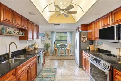 11322 W Bayshore Drive, Crystal River, FL 34429 - Photo 7