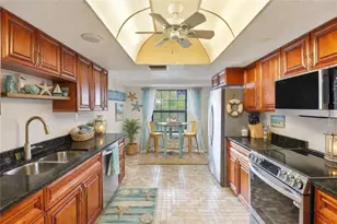 11322 W Bayshore Dr, Crystal River, FL 34429 - Photo 7
