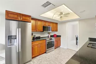11322 W Bayshore Dr, Crystal River, FL 34429 - Photo 9