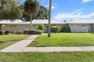 11286 W Bayshore Dr, Crystal River, FL 34429 - Photo 3
