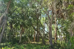 7075 W Crestview Ln, Crystal River, FL 34429 - Photo 1