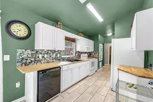 130 N Hawthorne Dr, Inglis, FL 34449 - Photo 17
