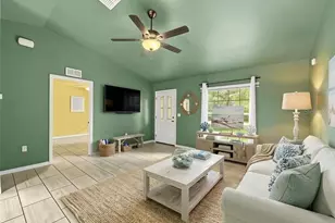 130 N Hawthorne Dr, Inglis, FL 34449 - Photo 9