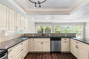 225 Country Club Dr, Largo, FL 33771 - Photo 9