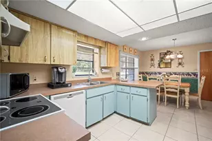 1351 Cr 482N, Lake Panasoffkee, FL 33538 - Photo 17