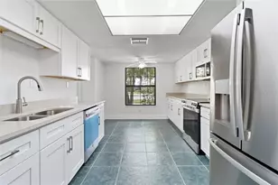 11555 W Bayshore Dr, Crystal River, FL 34429 - Photo 7