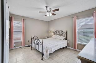 215 Persimmon St - Photo 17