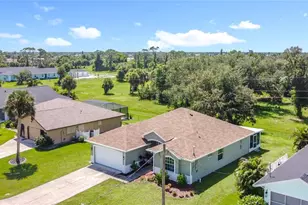 35 Mark Twain Ln, Rotonda West, FL 33947 - Photo 9