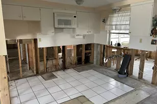 105 Crestview Dr, Englewood, FL 34223 - Photo 5