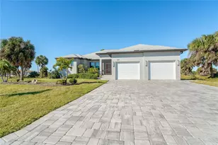 237 W Pine Valley Ln, Rotonda West, FL 33947 - Photo 1