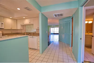 405 Pine Hollow Circle #405, Englewood, FL 34223 - Photo 3