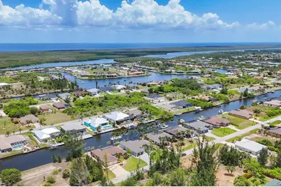 8400 Antwerp Circle, Port Charlotte, FL 33981 - Photo 53