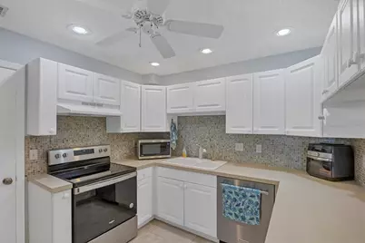 3305 Vivienda Boulevard, Bradenton, FL 34207 - Photo 17