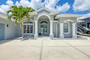 15674 Applewhite Cir, Port Charlotte, FL 33981 - Photo 3