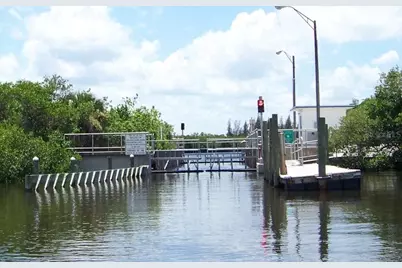 8183 Clyde Circle, Port Charlotte, FL 33981 - Photo 11