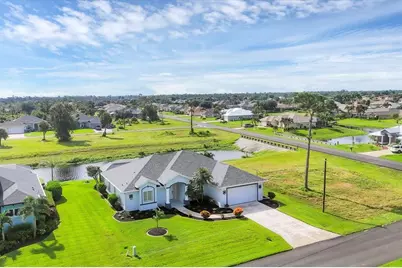 39 Medalist Circle, Rotonda West, FL 33947 - Photo 5