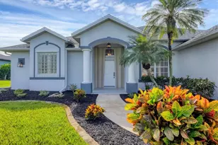 39 Medalist Cir, Rotonda West, FL 33947 - Photo 9