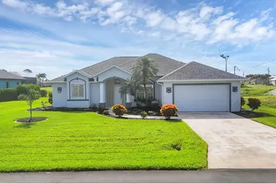 39 Medalist Circle, Rotonda West, FL 33947 - Photo 1