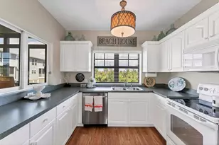 3927 Cape Haze Dr, Rotonda West, FL 33947 - Photo 11