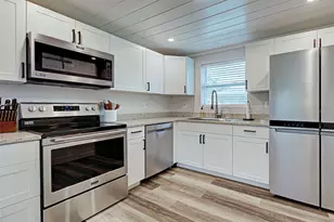 425 Yale St, Englewood, FL 34223 - Photo 9