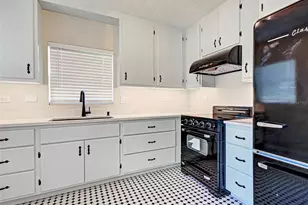 611 W Wentworth St, Englewood, FL 34223 - Photo 21