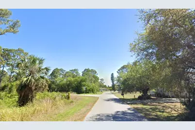 568 Meridan Avenue NW, Port Charlotte, FL 33952 - Photo 7