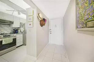 404 Cerromar Cir N, Venice, FL 34293 - Photo 5