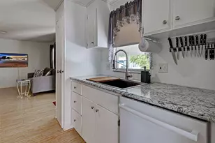 16 N Botany Bay Cir, Englewood, FL 34223 - Photo 25