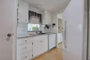 16 N Botany Bay Cir, Englewood, FL 34223 - Photo 27