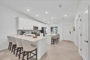 12520 Galapagos Ct, Venice, FL 34293 - Photo 3