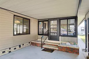 137 N Fiji Cir, Englewood, FL 34223 - Photo 5