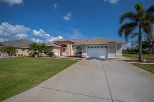 82 Pinehurst Pl, Rotonda West, FL 33947 - Photo 1