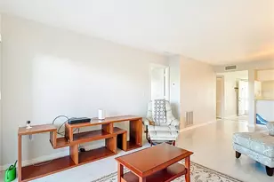 404 Cerromar Cir N, Venice, FL 34293 - Photo 5